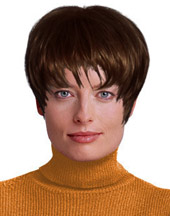 в парике Collette